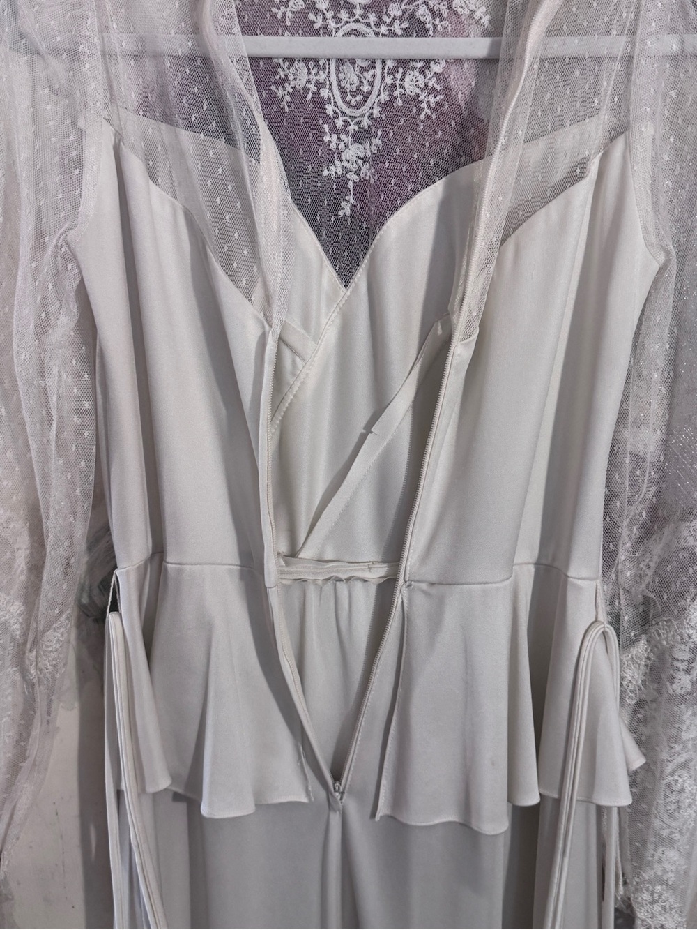 📸PHOTOS ONLY📸 VINTAGE 1980 CUSTOM Ivory Long-Sleeve Lace & Satin Bridal Gown - Picture 14 of 14